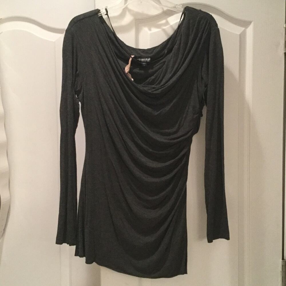 A pea in the pod Nursing grey side rushing L